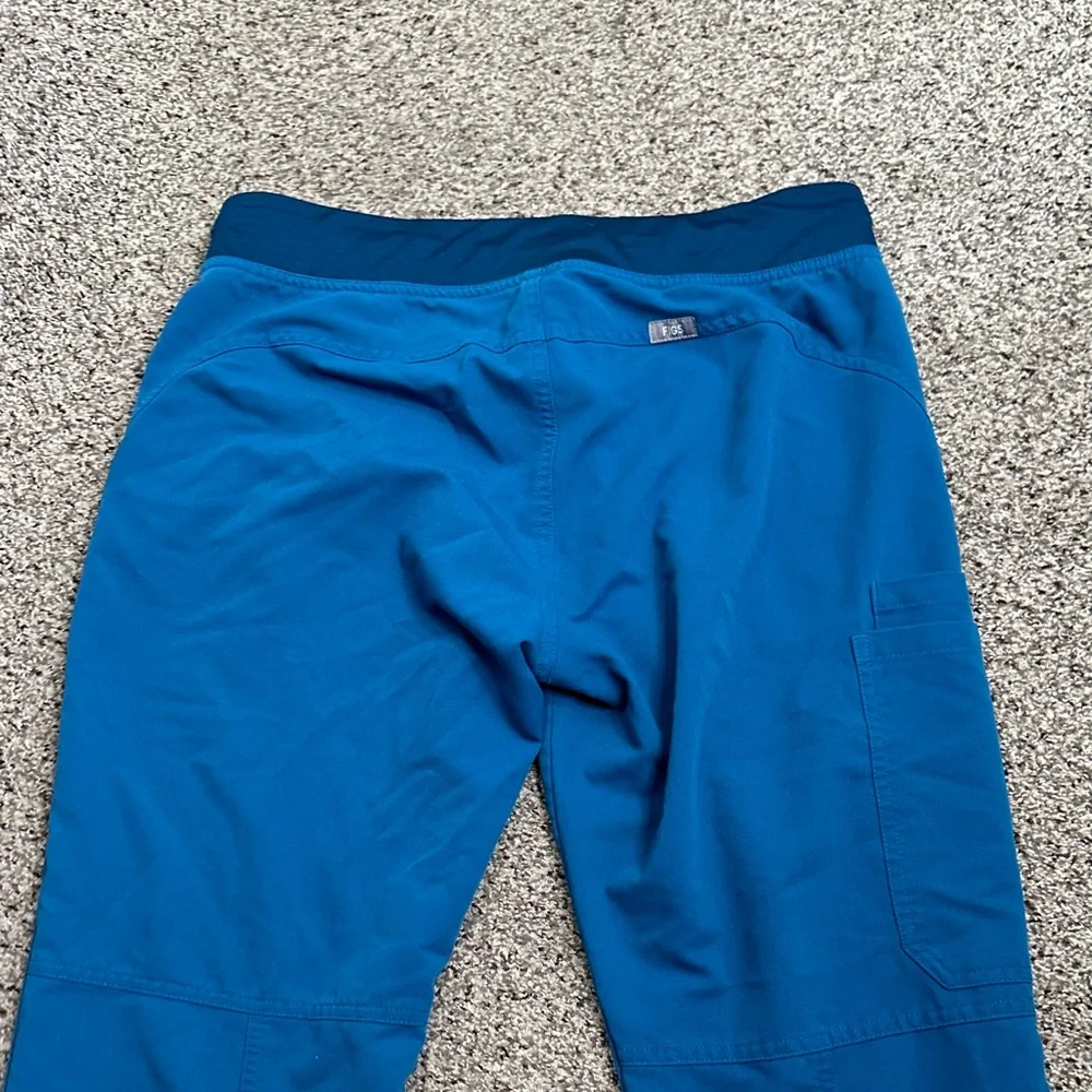 Figs teal Blue technical scrub Pants with Orange Drawstring size M